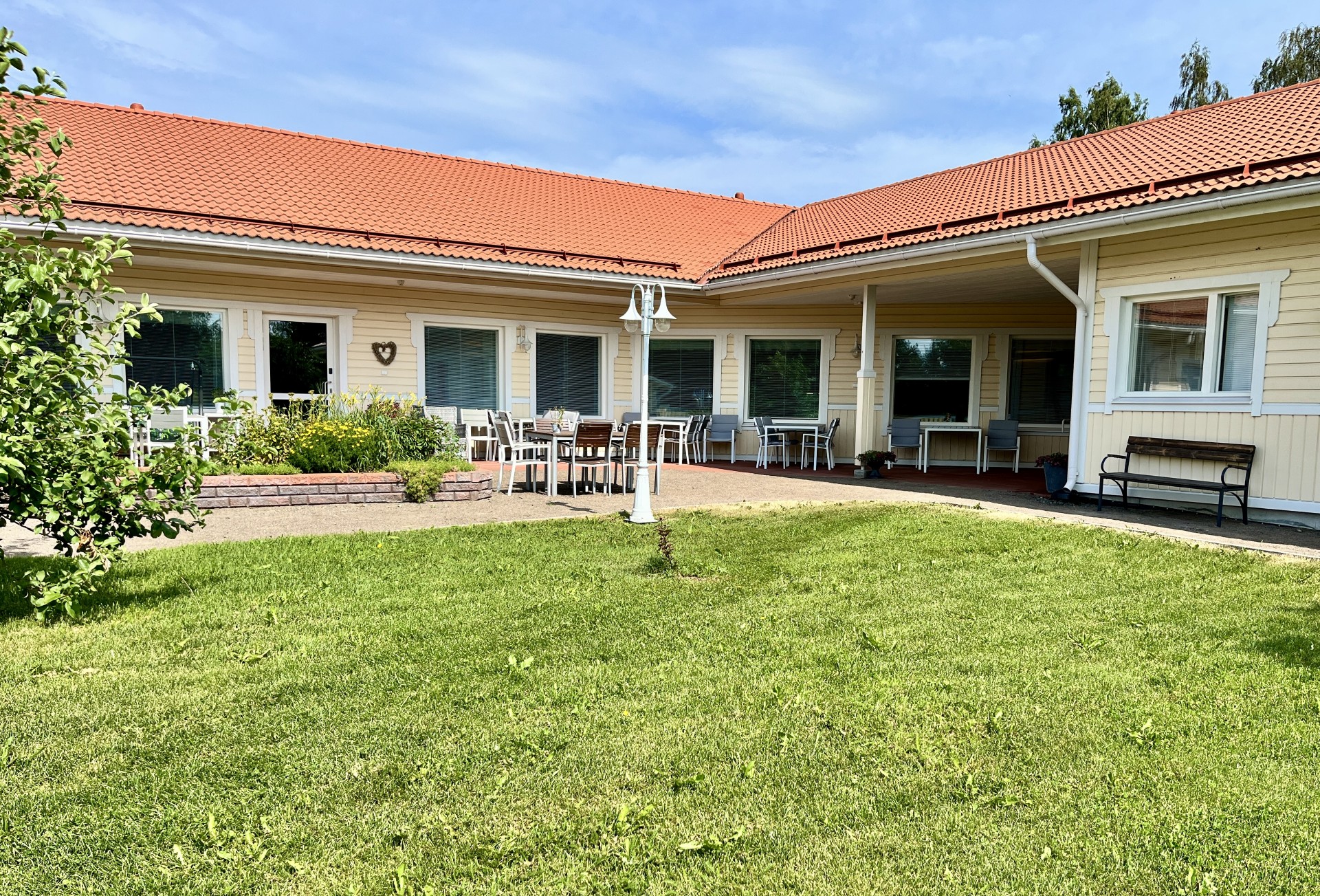 Mainiokoti Iltatuulen takapiha