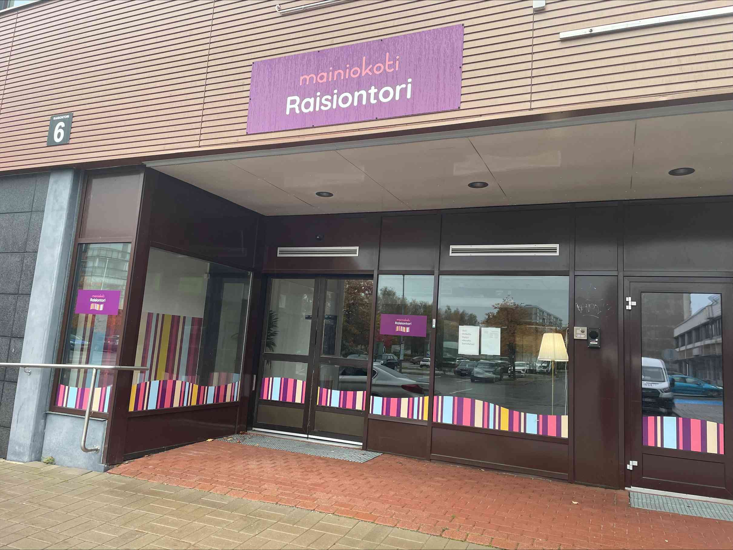 Mainiokoti Raisiontorin sisäänkäynti