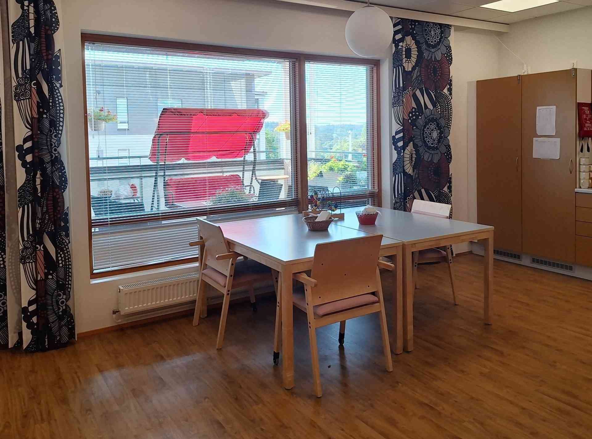 Mainikoti Kustaan ruokailutila